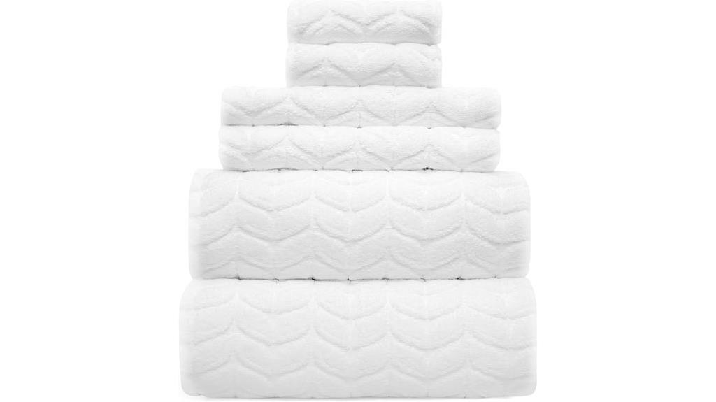 white 700 gsm towel set